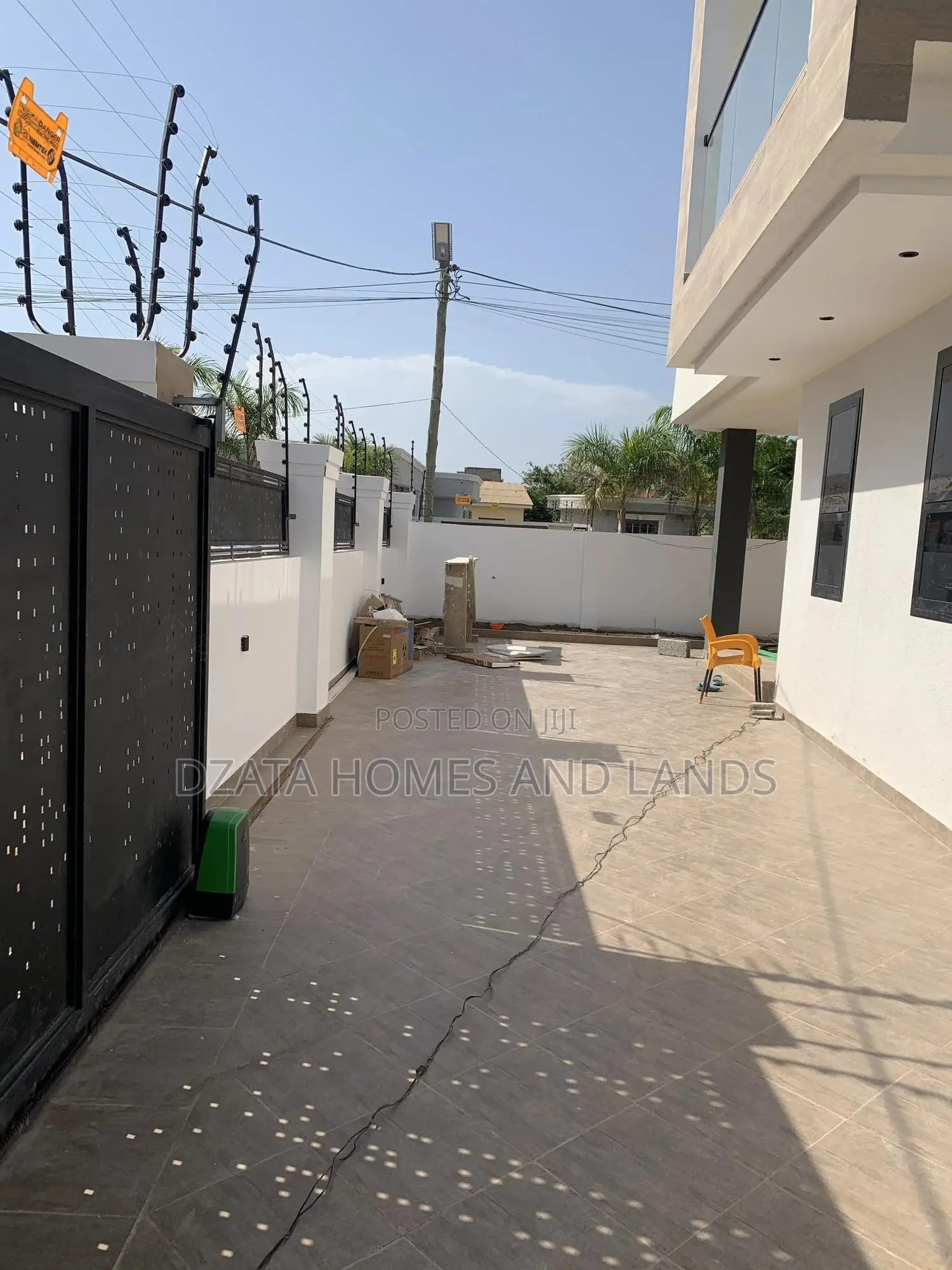 3bdrm Mansion in Batsonna, Spintex for sale