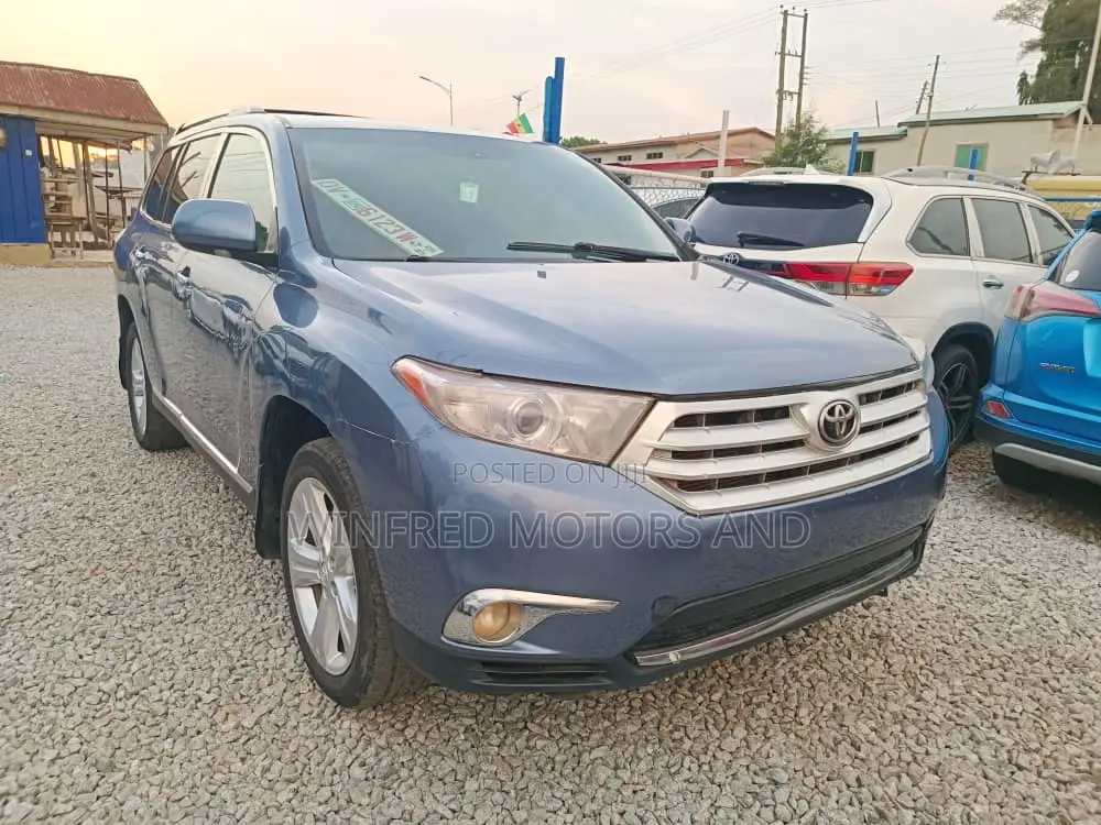 Toyota Highlander 3.5L 4WD 2013 Blue