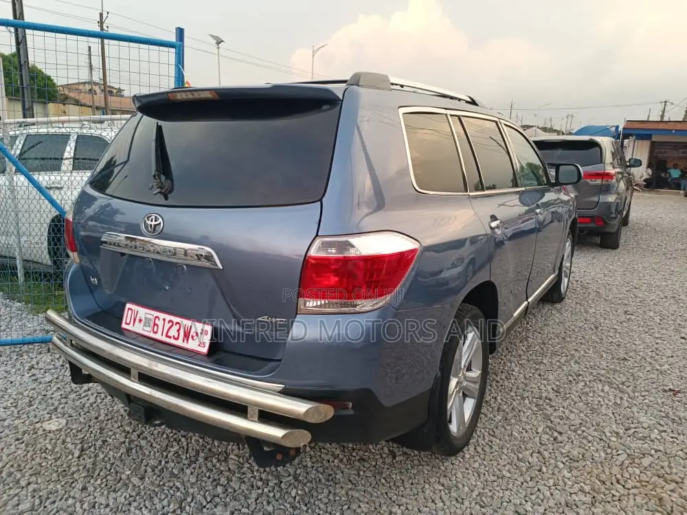 Toyota Highlander 3.5L 4WD 2013 Blue