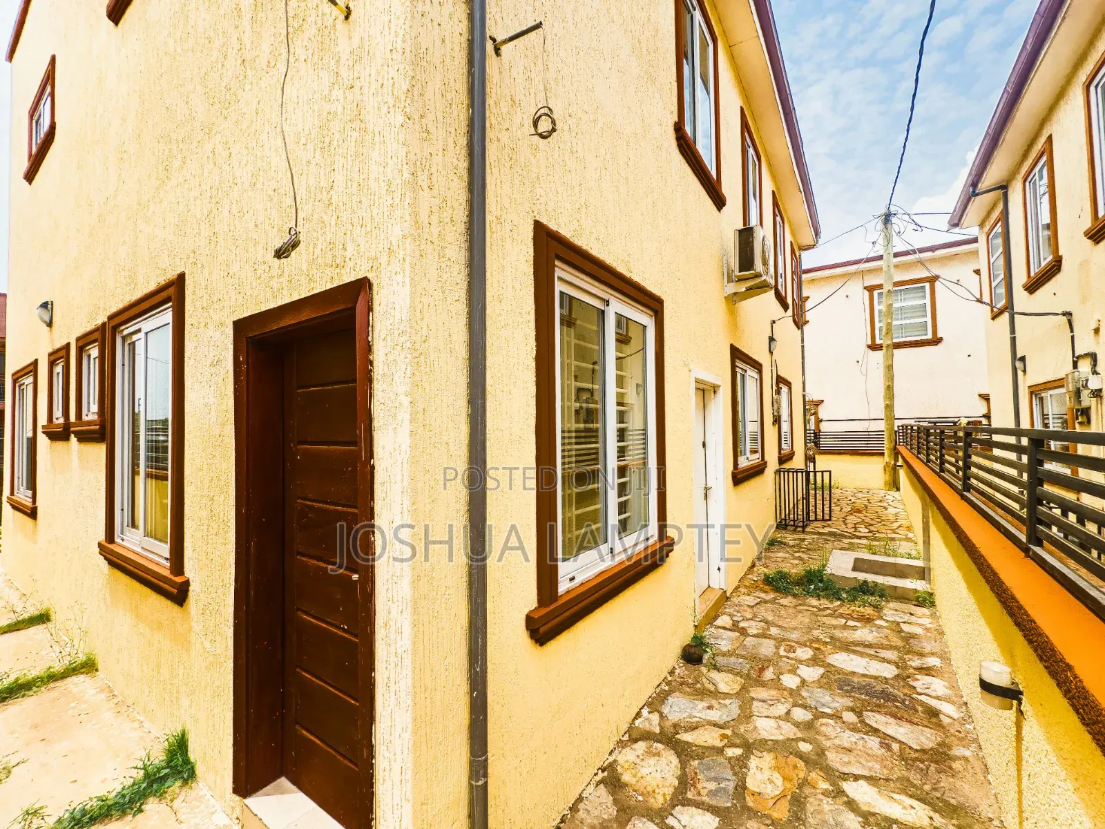 3bdrm Townhouse / Terrace in Achimota Mall Estate for rent
