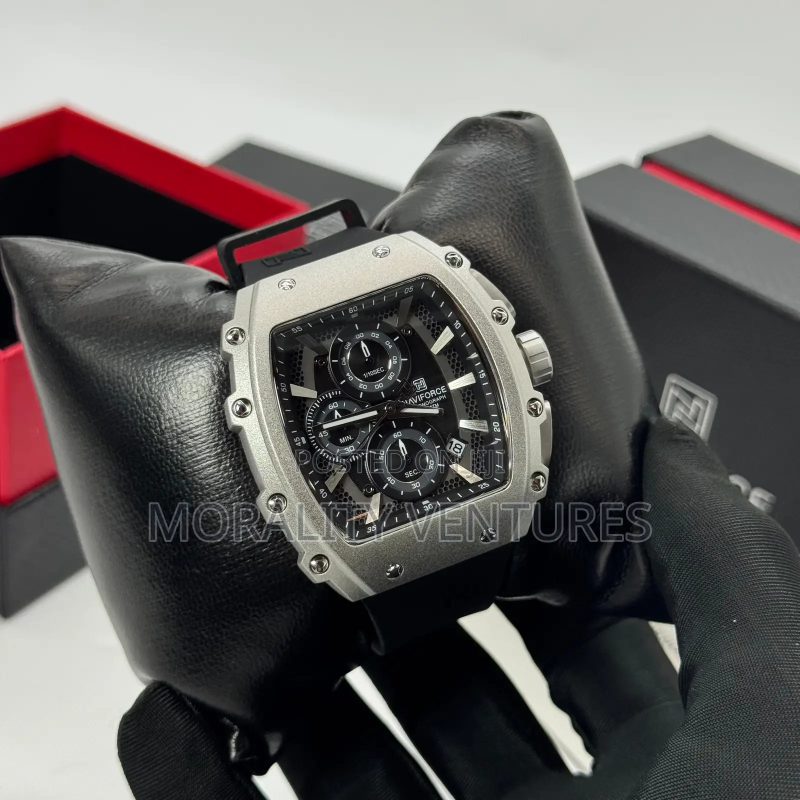 Naviforce Nf8070 Analog Watch