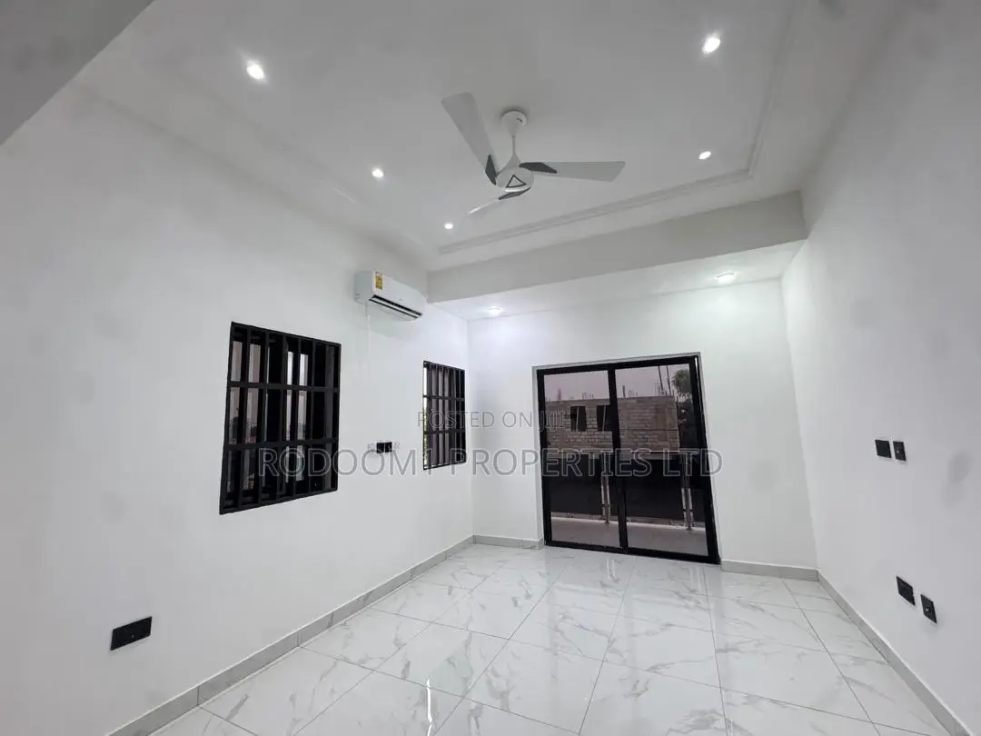 5bdrm House in Adenta Housing for sale