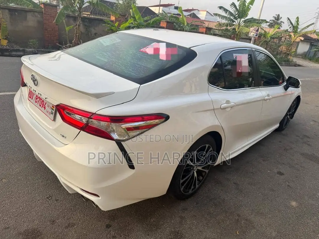 Toyota Camry SE (2.5L 4cyl 8A) 2019 White