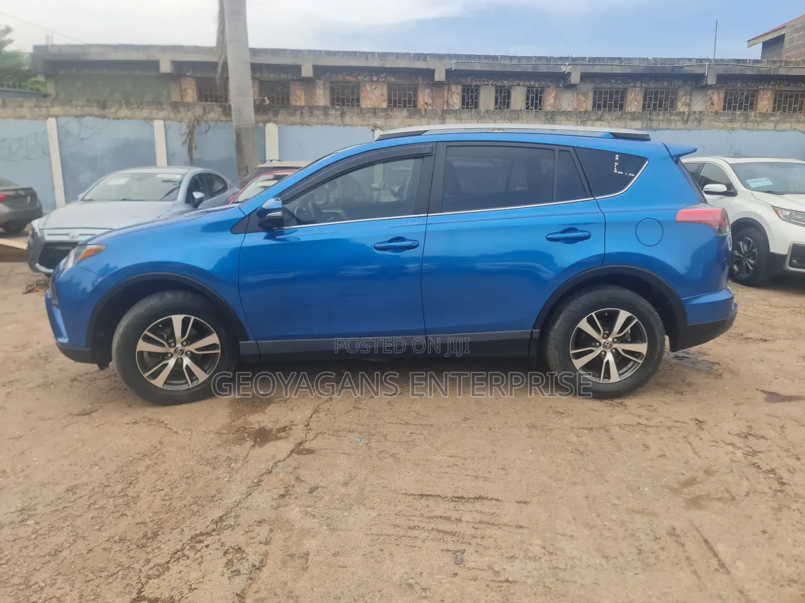 Toyota RAV4 XLE AWD (2.5L 4cyl 6A) 2017 Blue