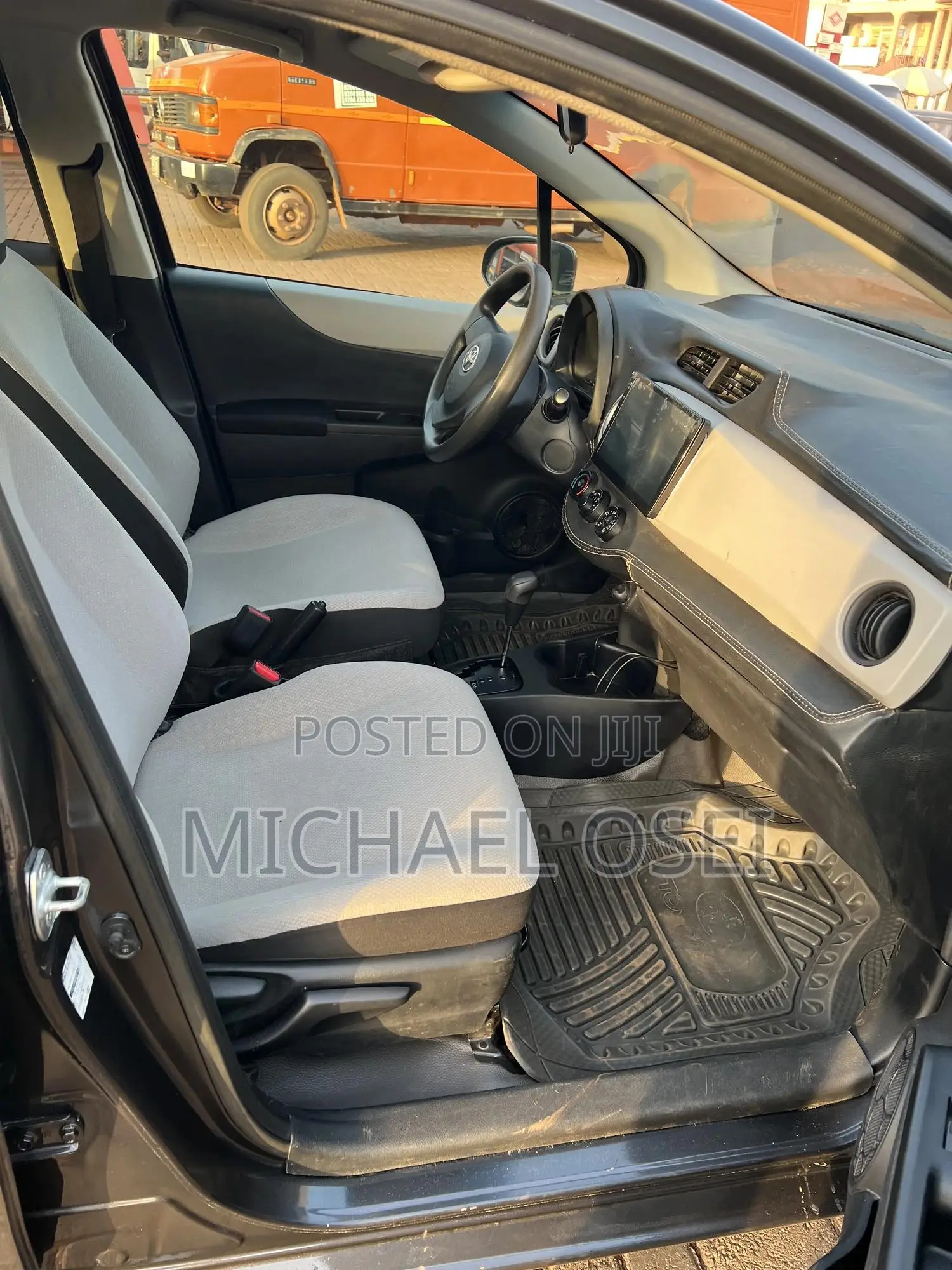 Toyota Vitz 1.5 FWD 5dr 2013 Gray