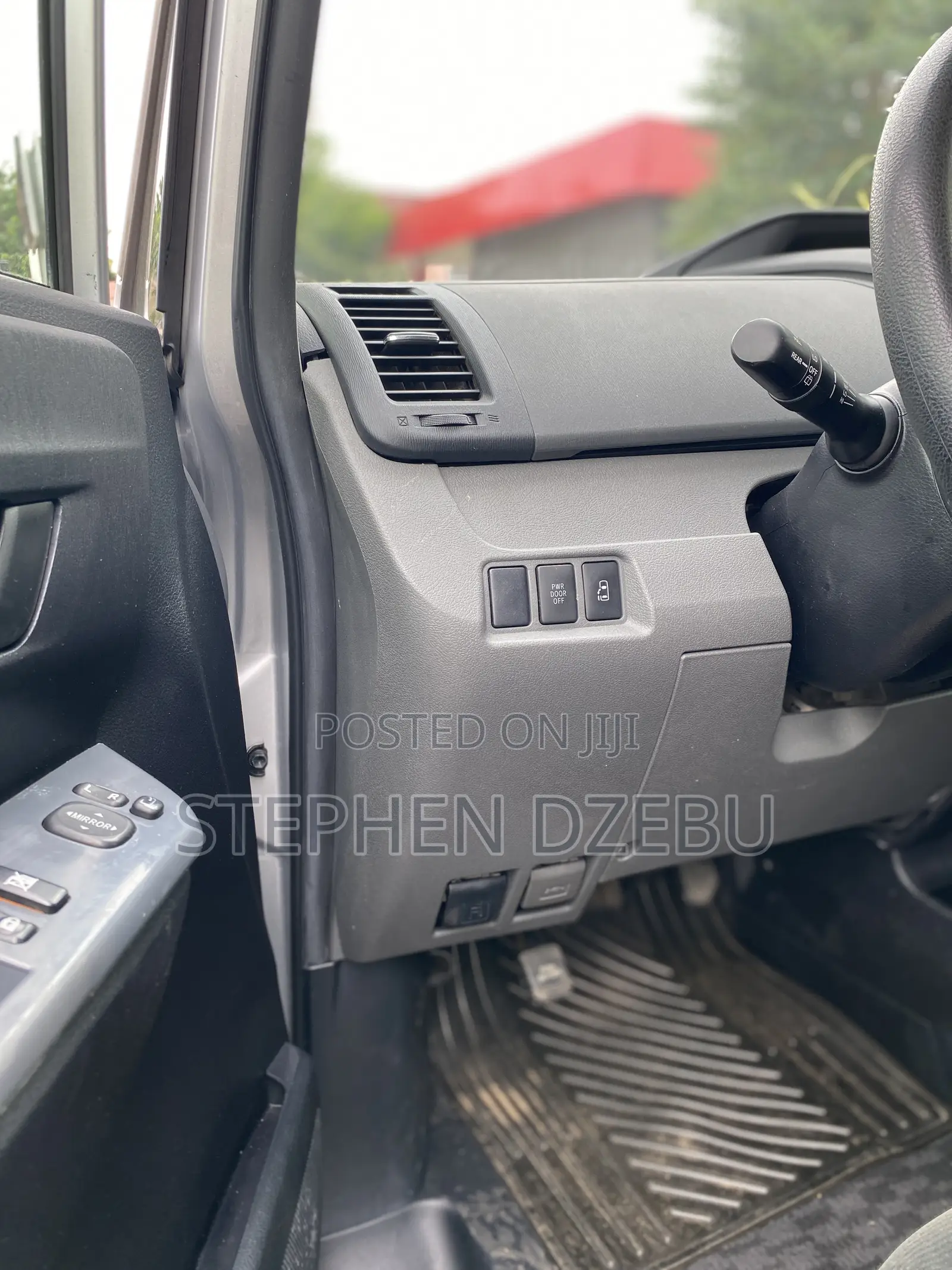 Toyota Voxy 2012 Silver