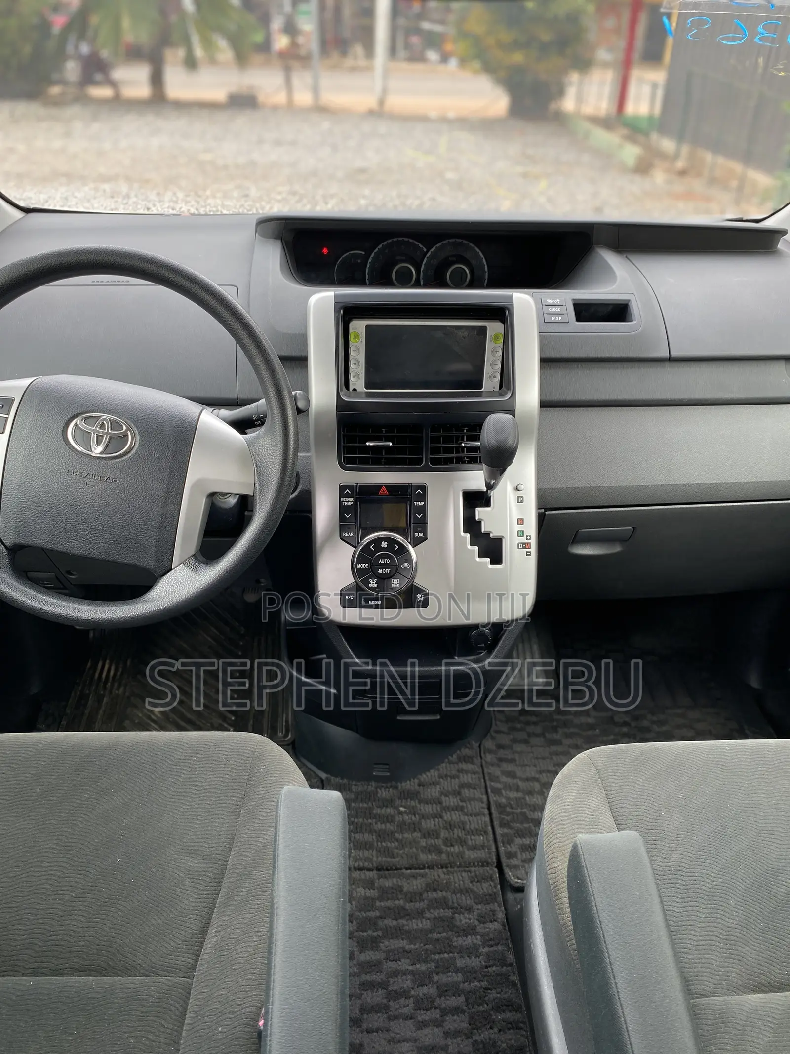 Toyota Voxy 2012 Silver