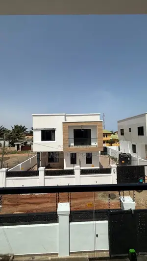 3bdrm House in Baatsonaa, Spintex for rent