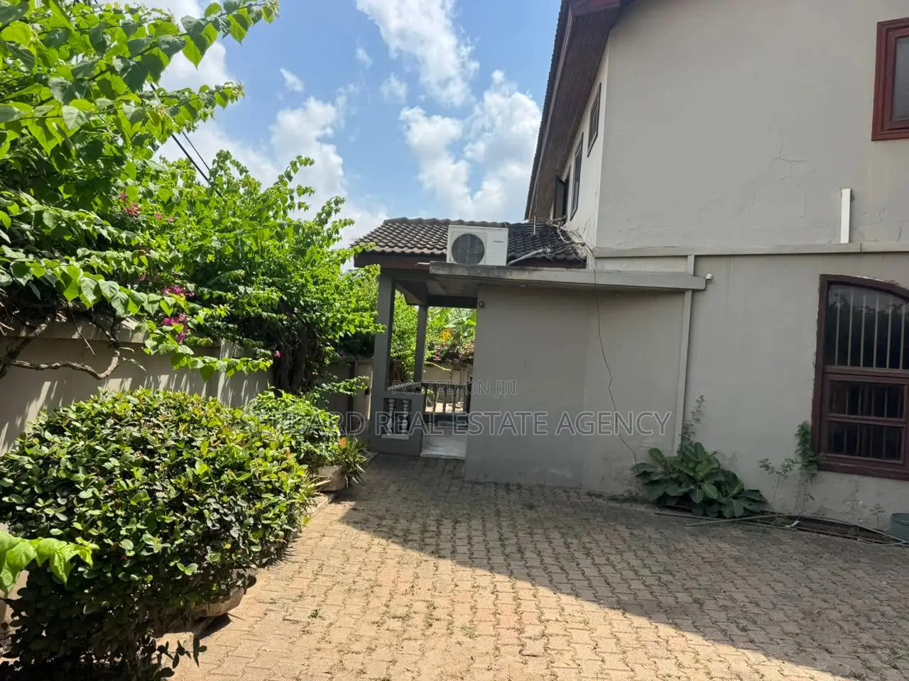 6bdrm House in Sefdard Properties, Achimota for sale