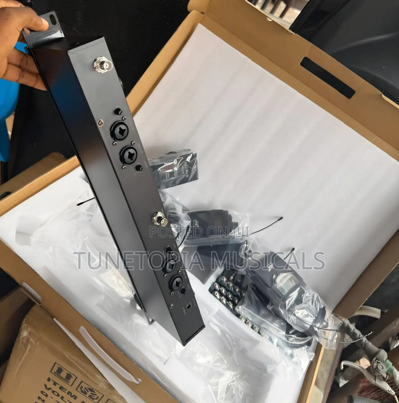 Jac 8in1 Professional Wireless in-Ear Monitor System.