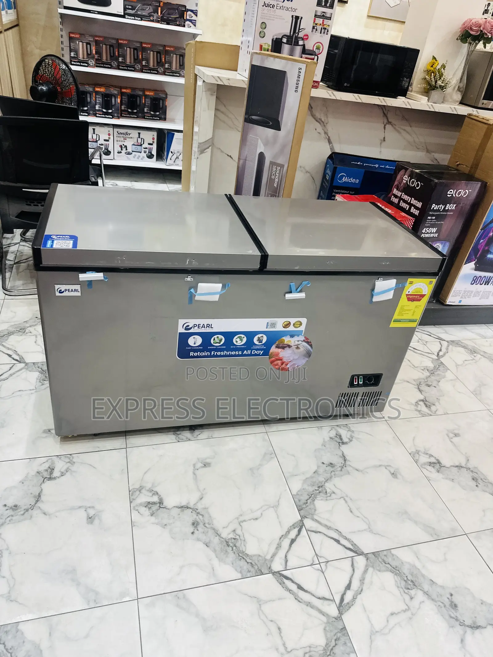 Ultra Sleek Modern Pearl 413l Chest Freezer Double Door