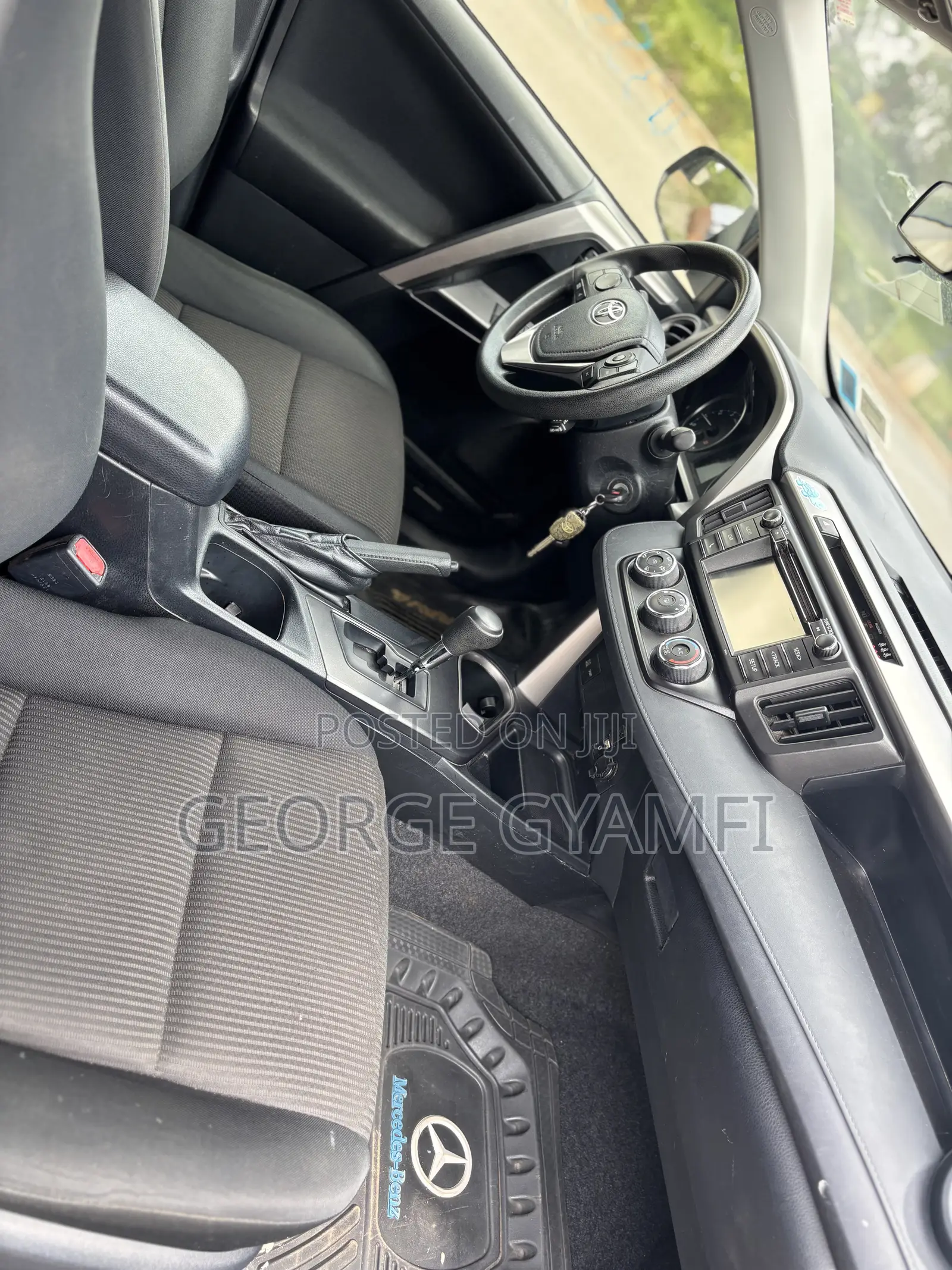 Toyota RAV4 LE 4dr SUV AWD (2.5L 4cyl 6A) 2018 Gray