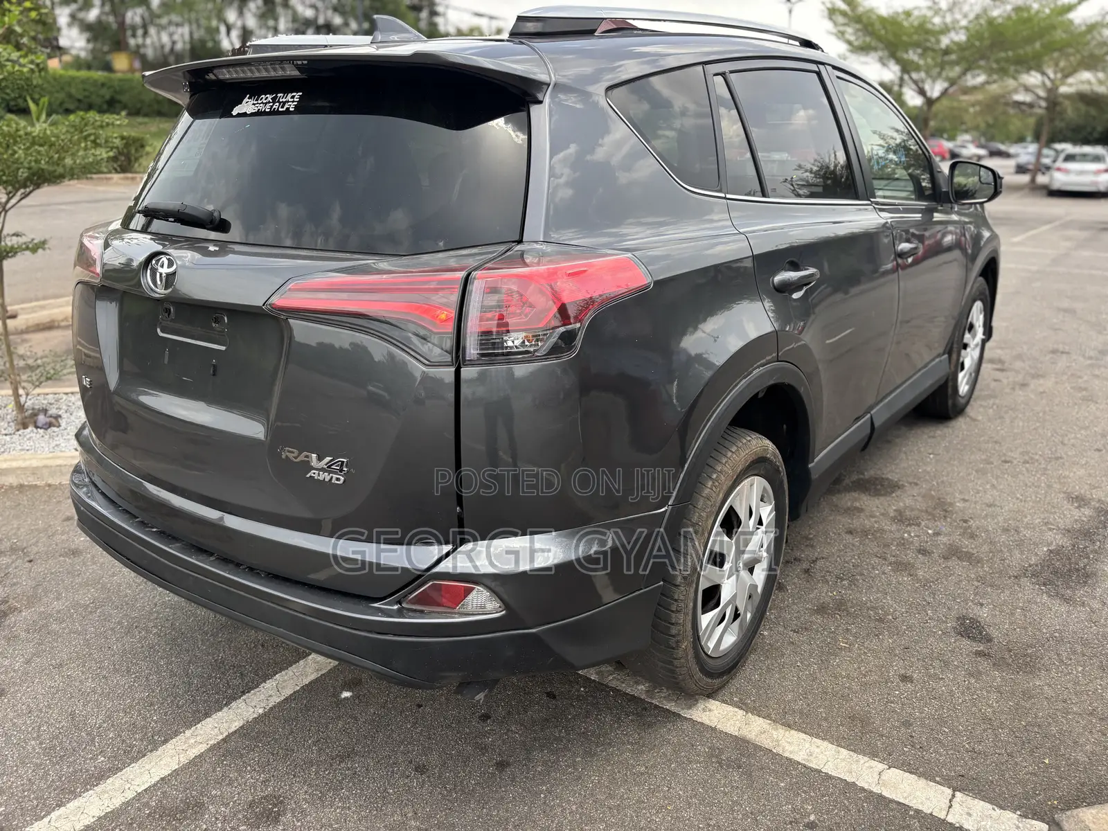 Toyota RAV4 LE 4dr SUV AWD (2.5L 4cyl 6A) 2018 Gray
