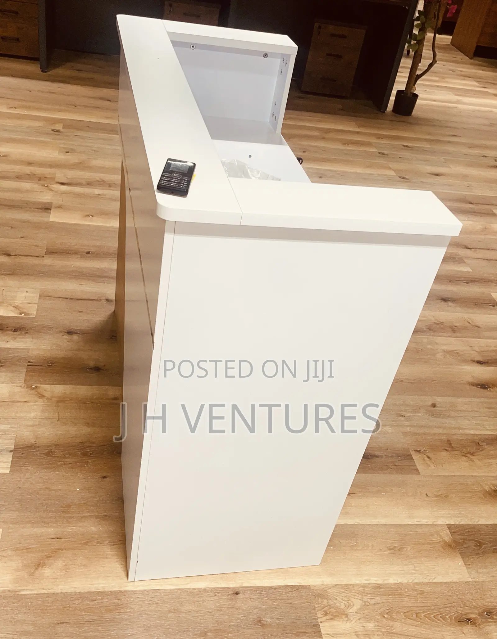 Front Desk ( D -8345)