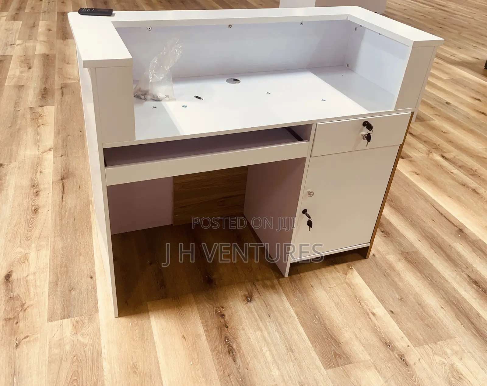 Front Desk ( D -8345)