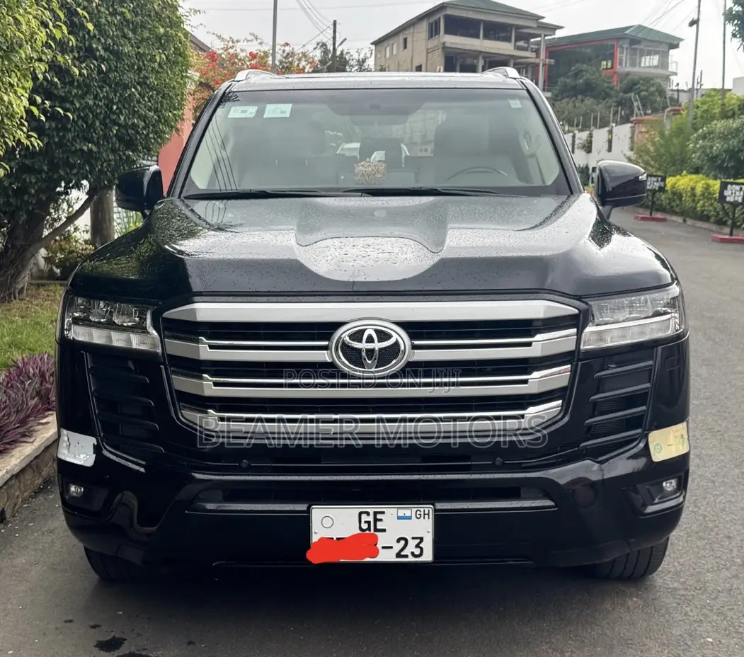 Toyota Land Cruiser LC300 2023 Black