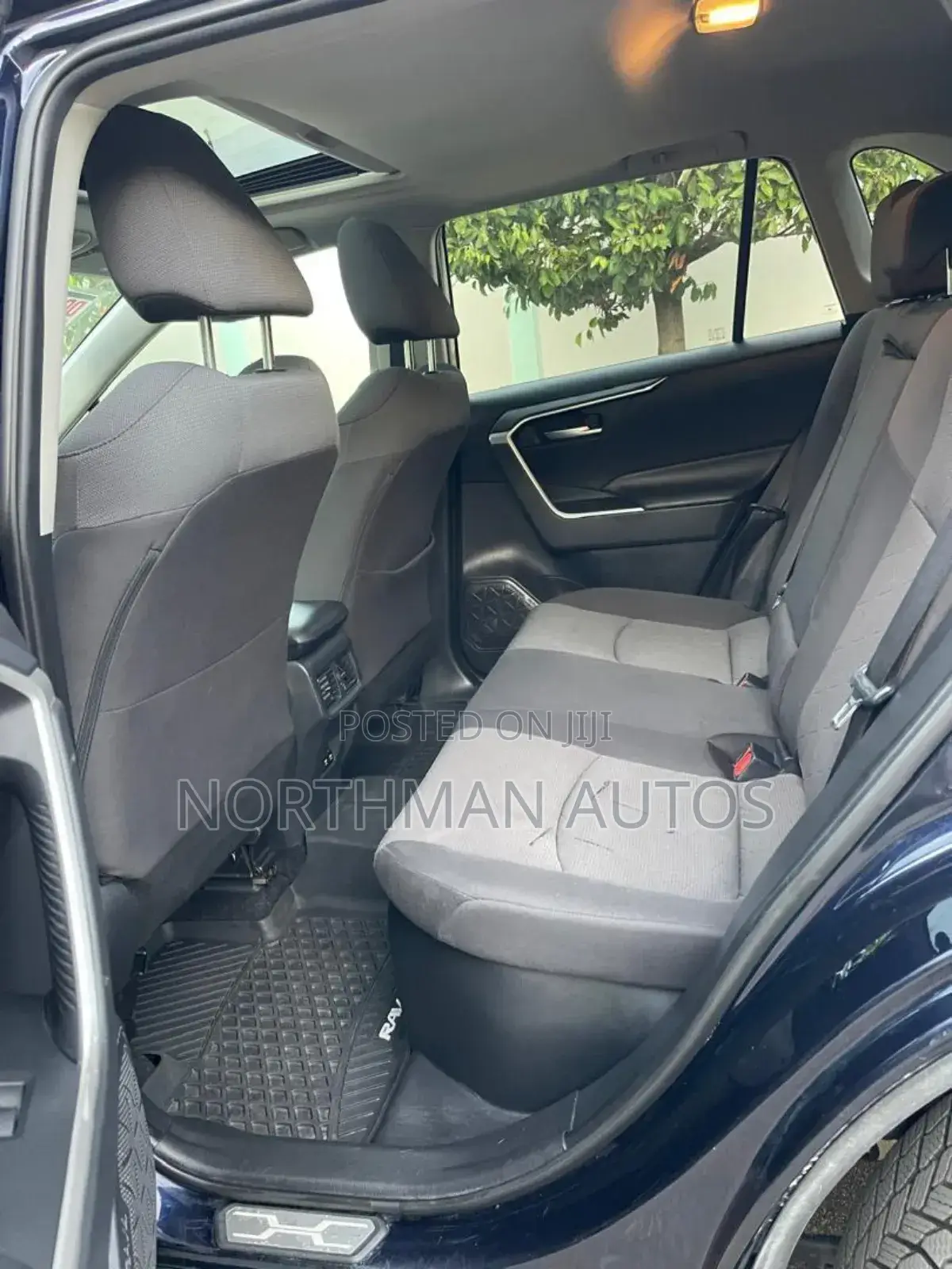 Toyota RAV4 XLE AWD 2019 Blue