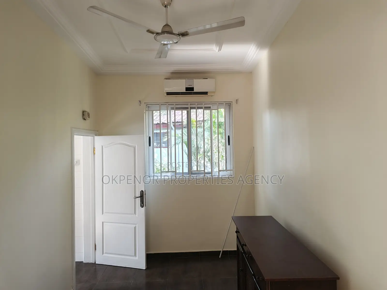 3bdrm House in Osu, Nyaniba Estate for rent