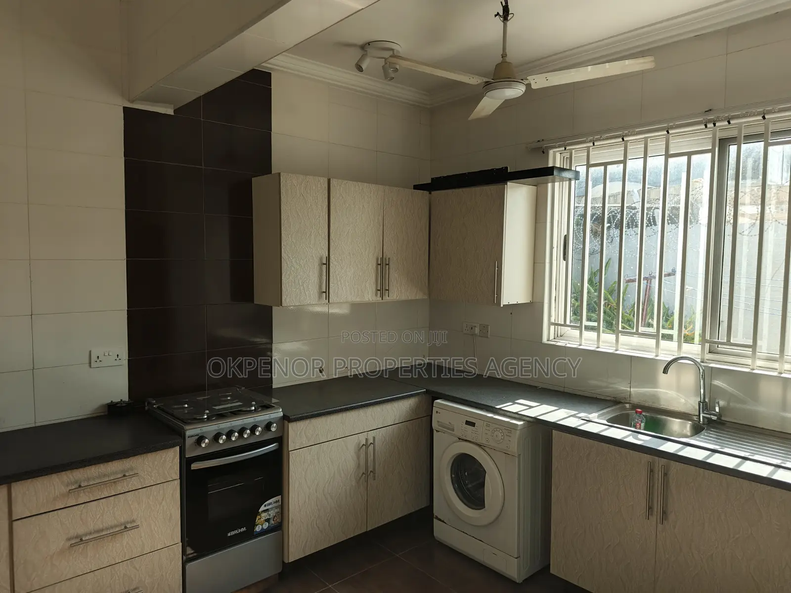 3bdrm House in Osu, Nyaniba Estate for rent