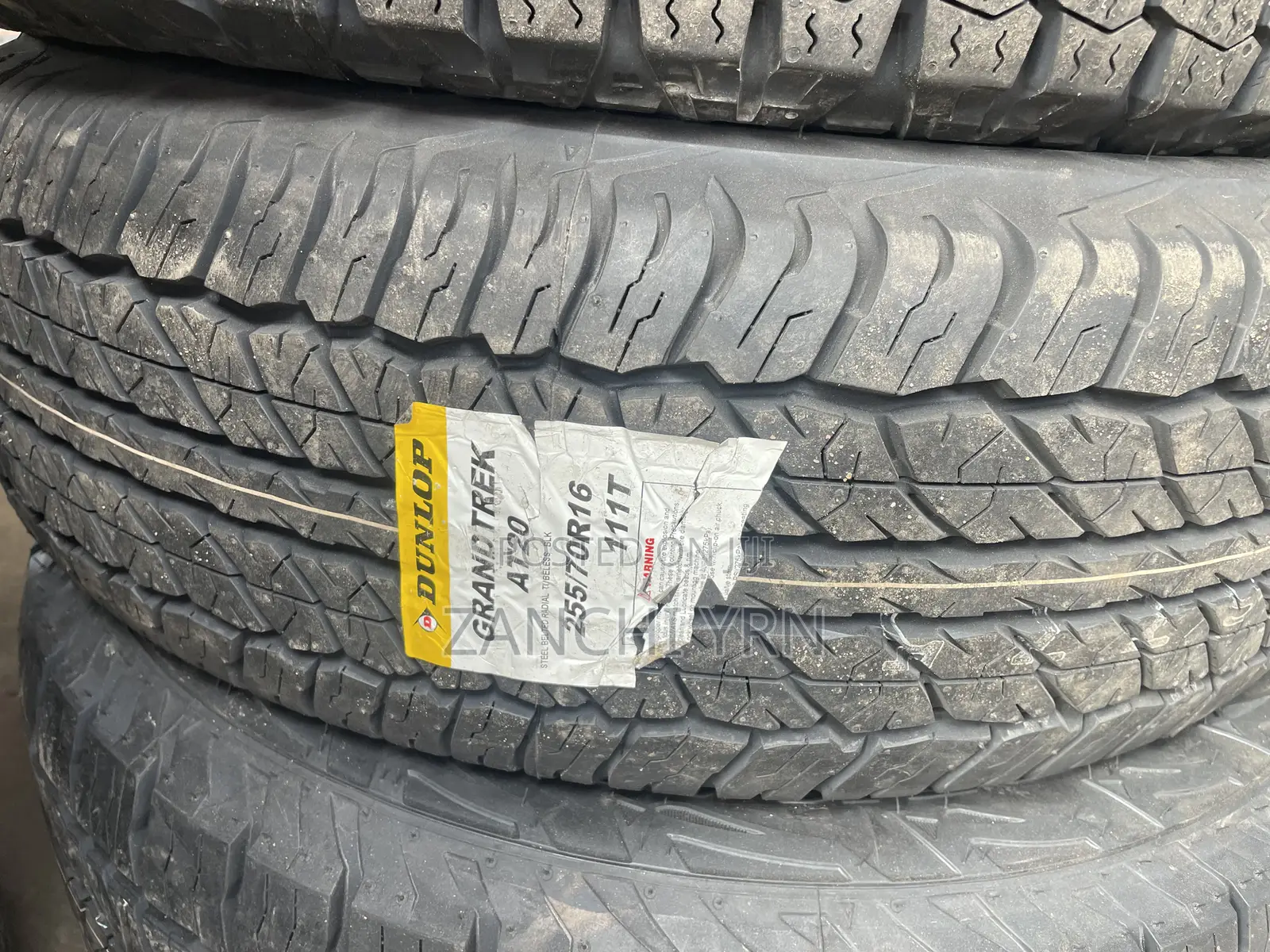255/70r16 Dunlop Grandtrek At20
