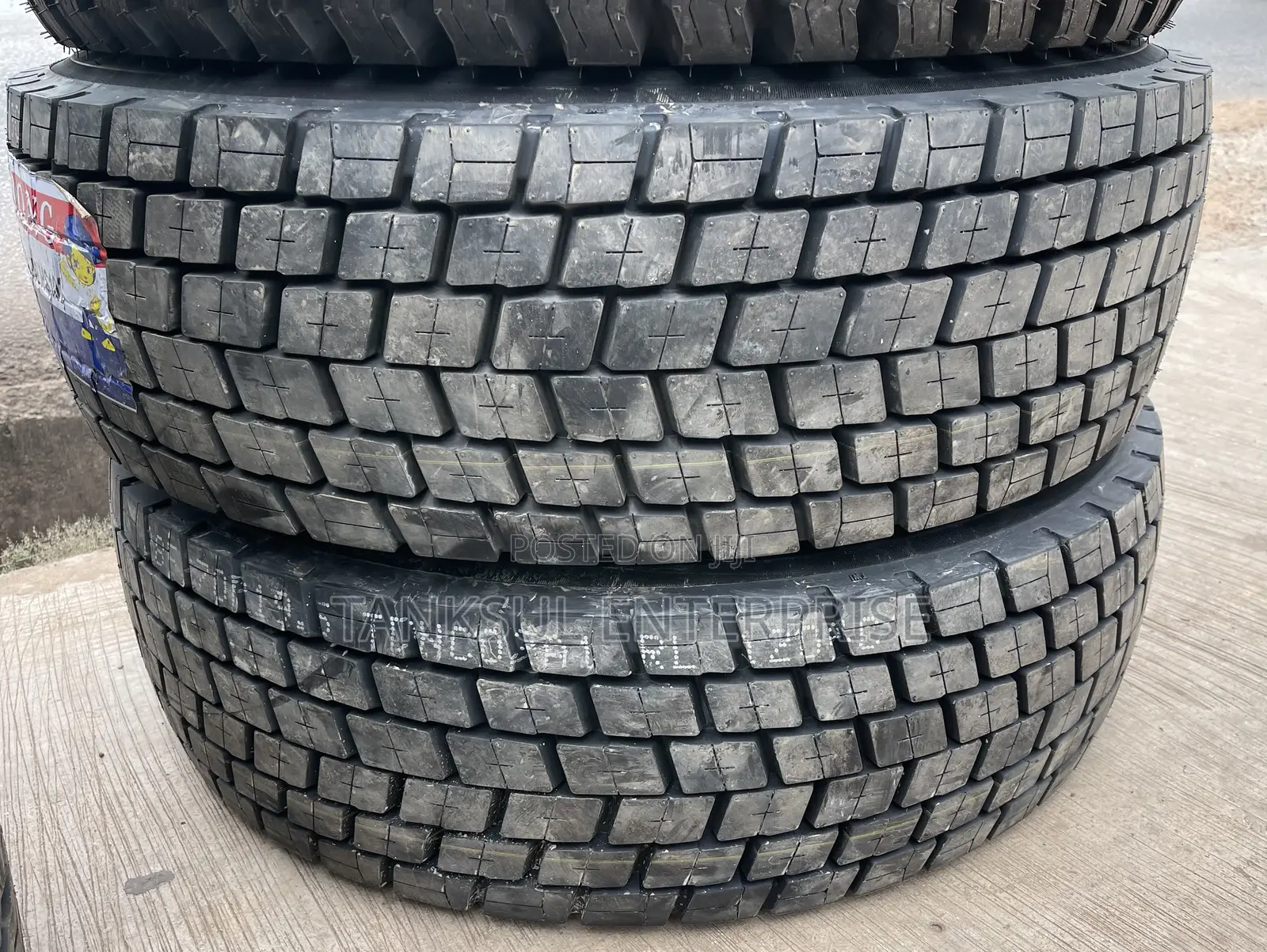 Taiton 285 70 19.5