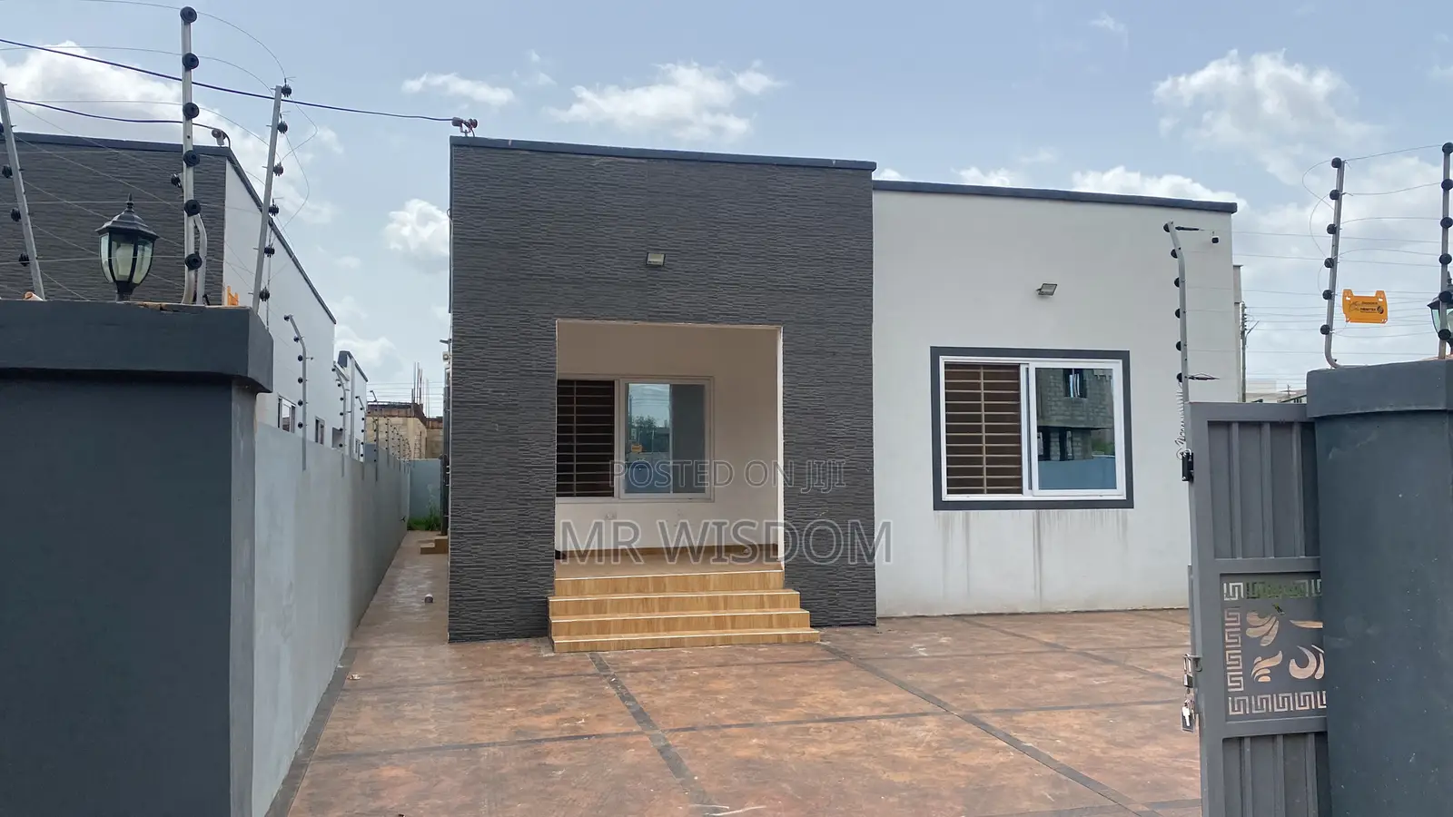 3bdrm Bungalow in Lakeside Estate, Ashaley Botwe for sale