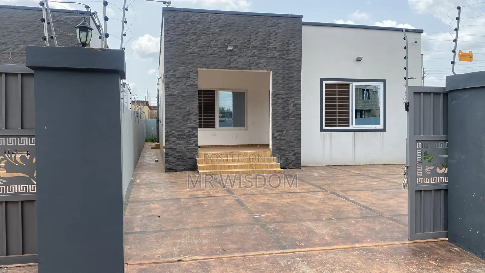 3bdrm Bungalow in Lakeside Estate, Ashaley Botwe for sale