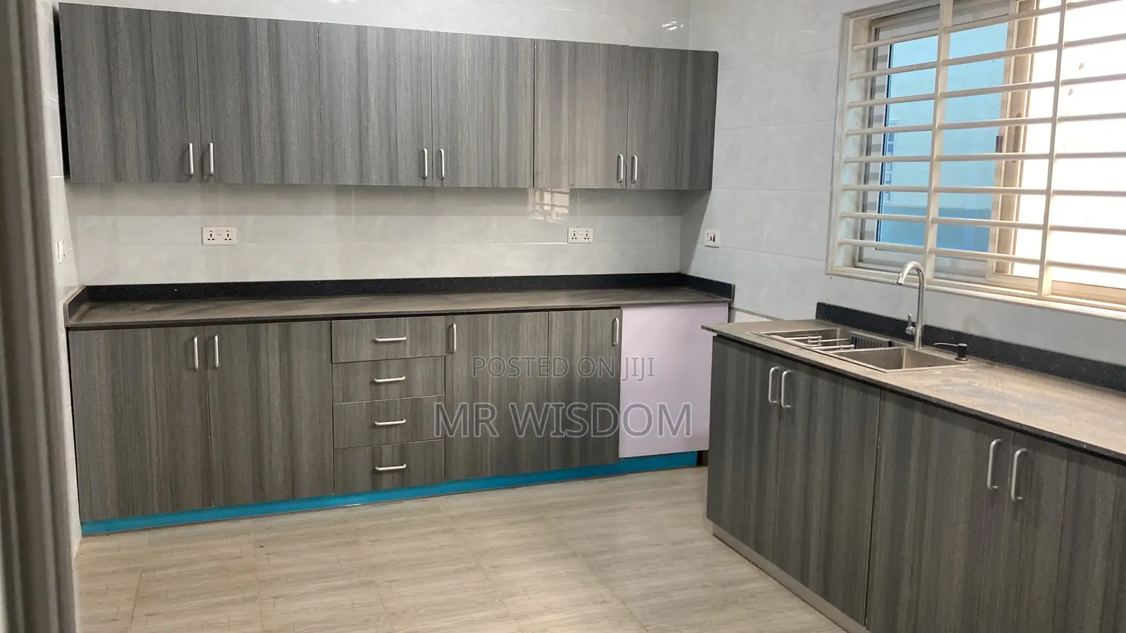 3bdrm Bungalow in Lakeside Estate, Ashaley Botwe for sale
