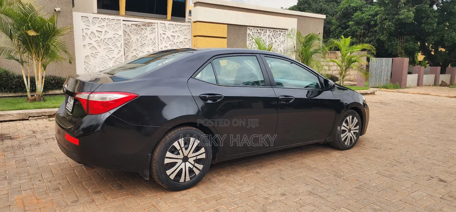Toyota Corolla LE 4dr Sedan (1.8L 4cyl CVT) 2016 Black