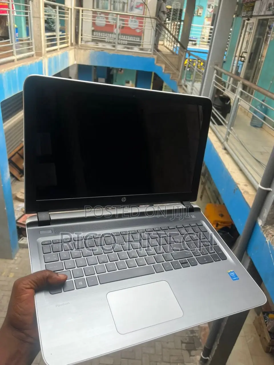 Laptop HP Pavilion 15-cs3063cl 8GB AMD A8 SSD 256GB