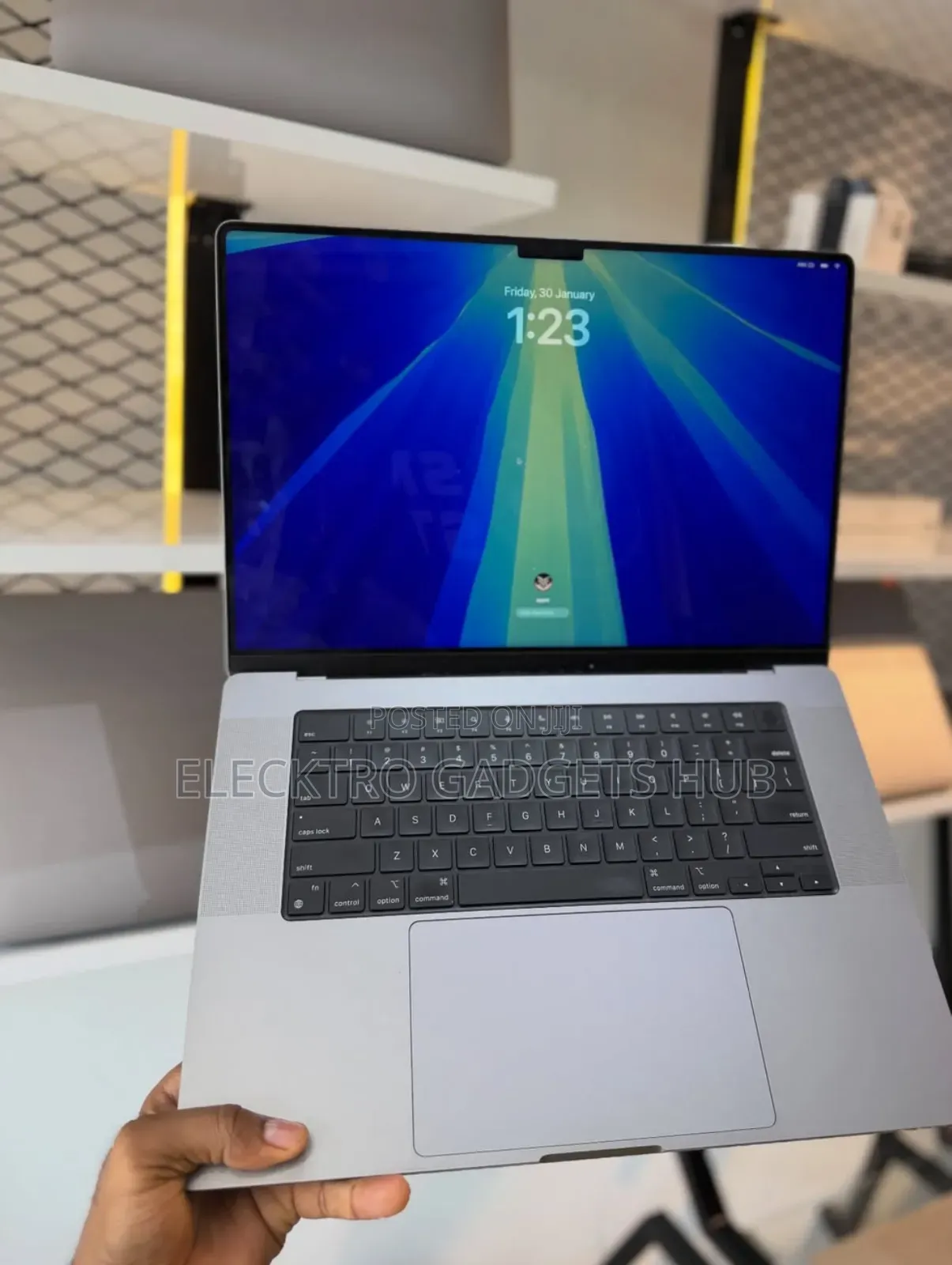 Laptop Apple MacBook Pro 2021 M1 16GB Apple M1 Pro SSD 512GB