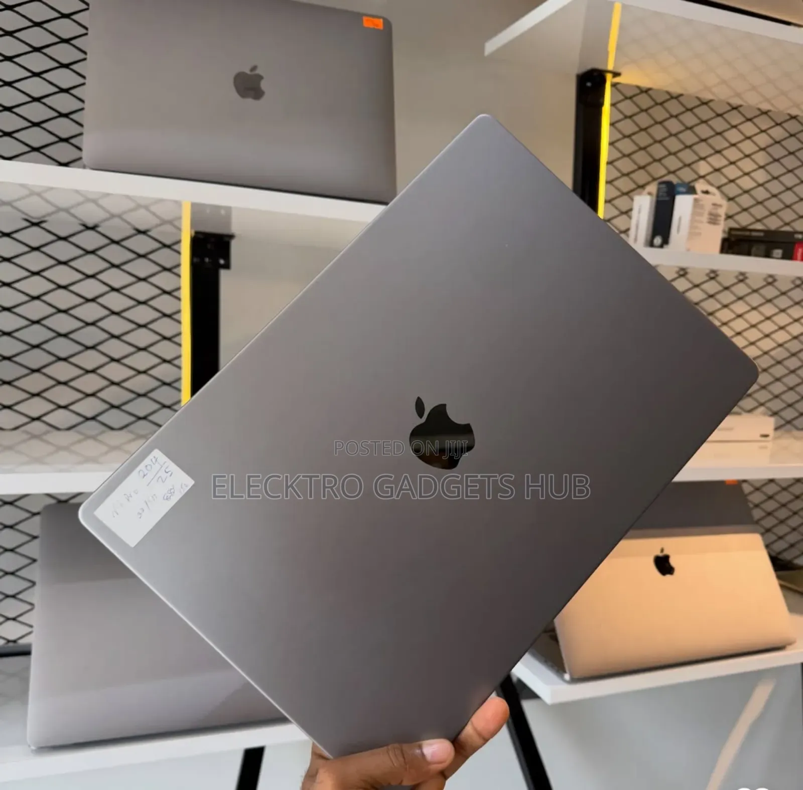Laptop Apple MacBook Pro 2021 M1 16GB Apple M1 Pro SSD 512GB