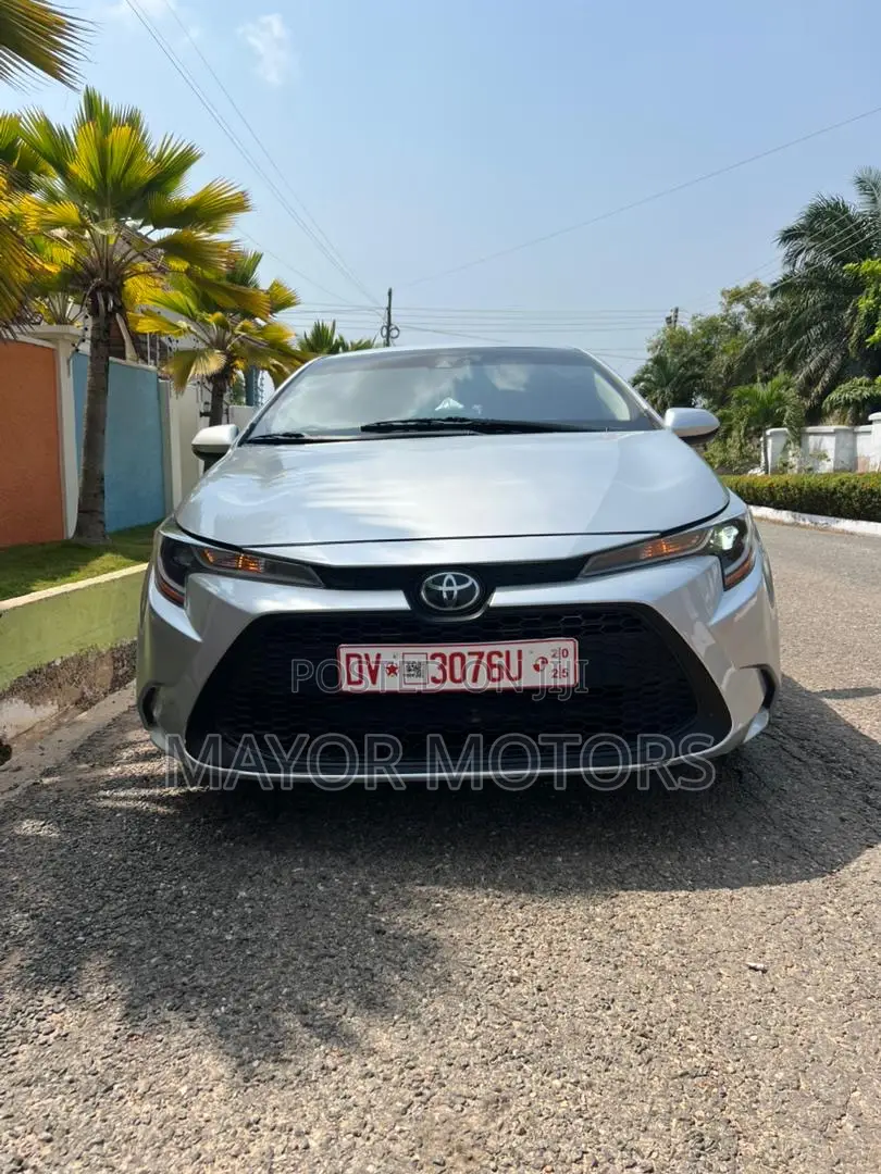 Toyota Corolla LE 2021 Silver