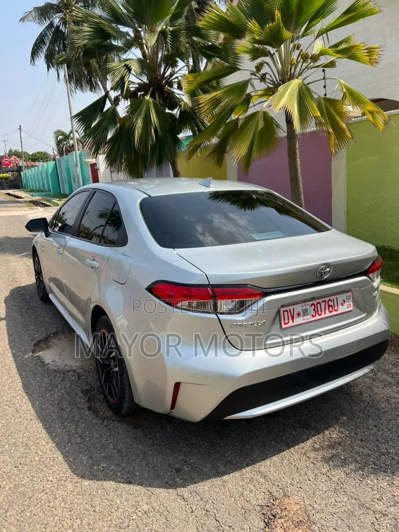 Toyota Corolla LE 2021 Silver