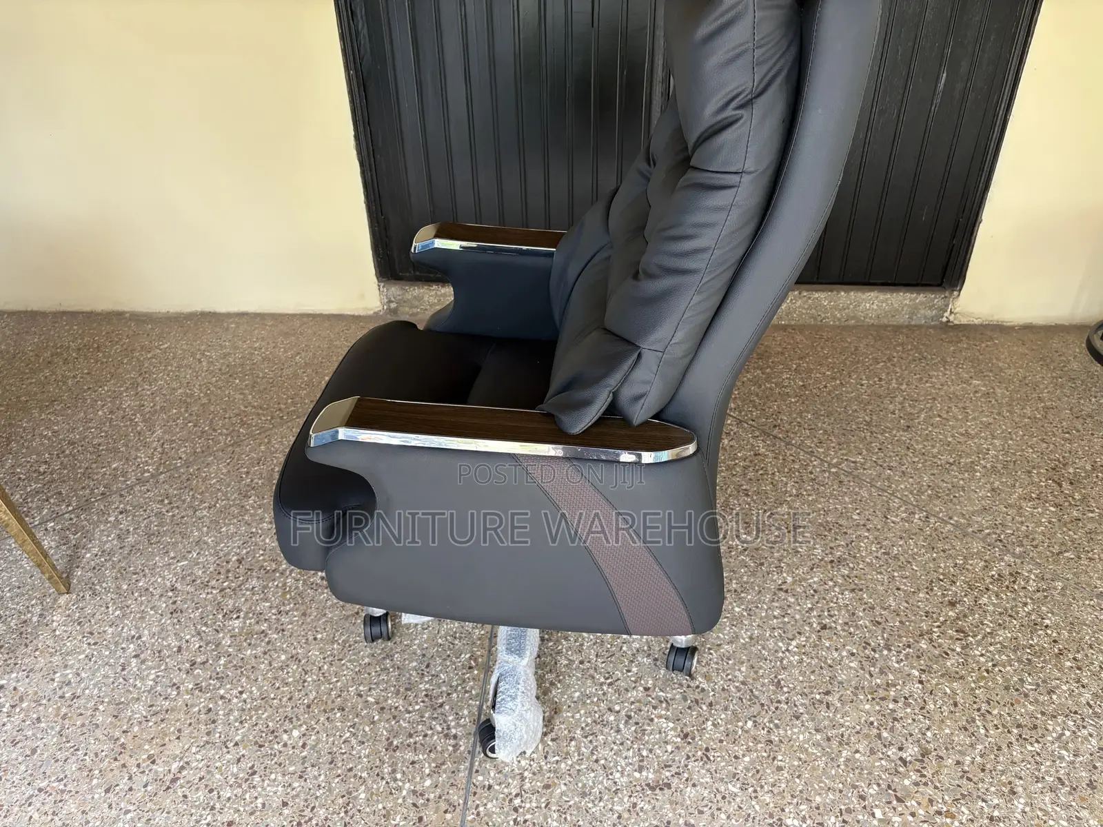 Executive Office Chair With Footrest