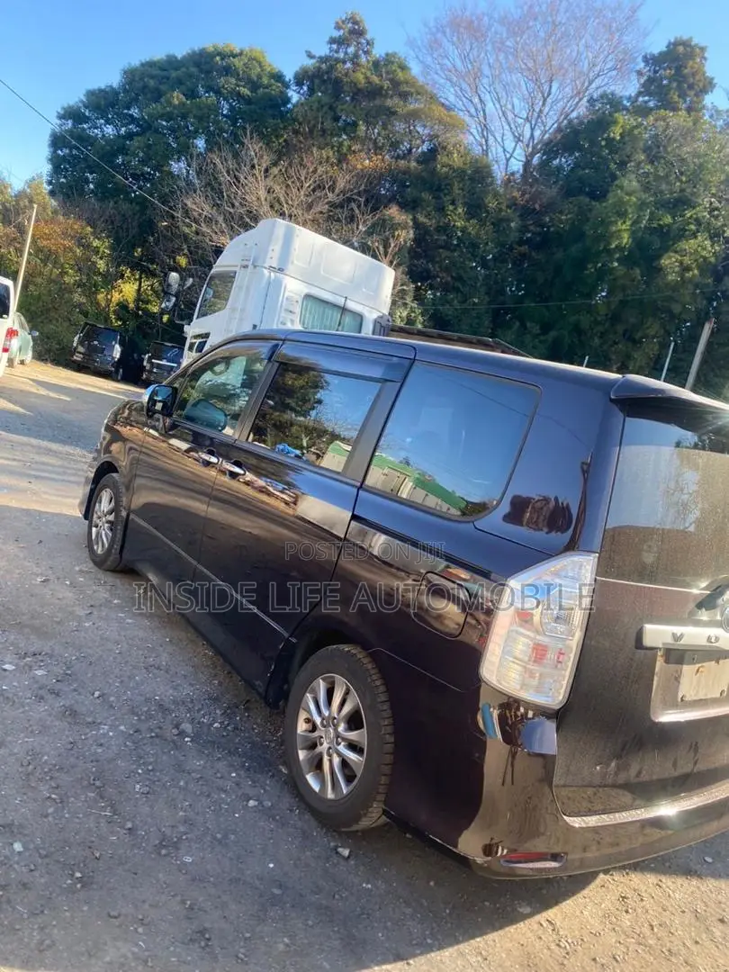 Toyota Voxy 2013 Black