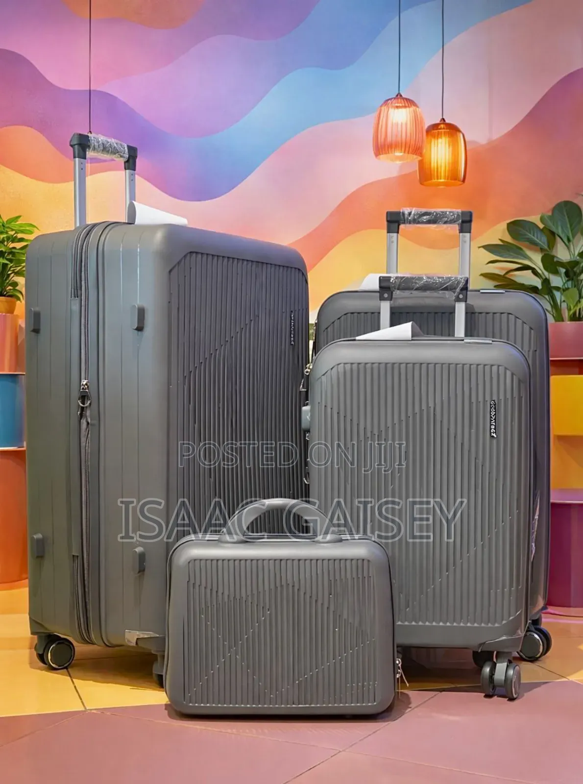 Expandable 3 in 1 Anticrake Luggages in Different Colors and Designs