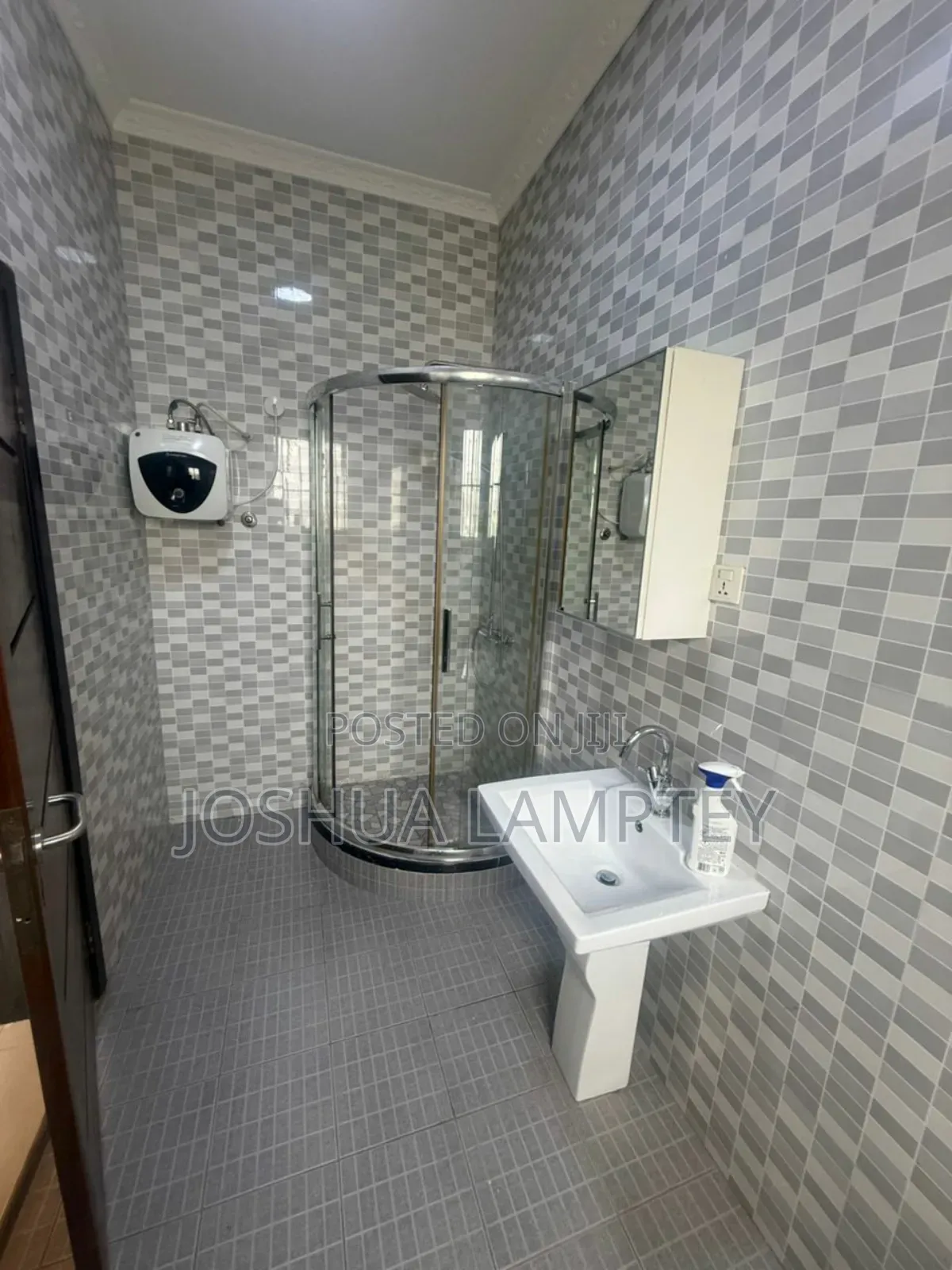 7bdrm House in Tema Community 12 for rent