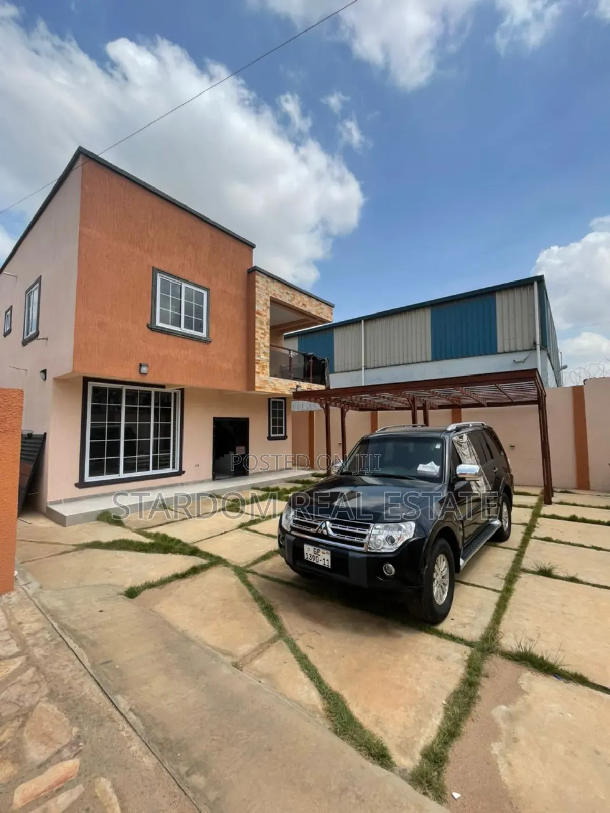 4bdrm Duplex in East Airport for rent