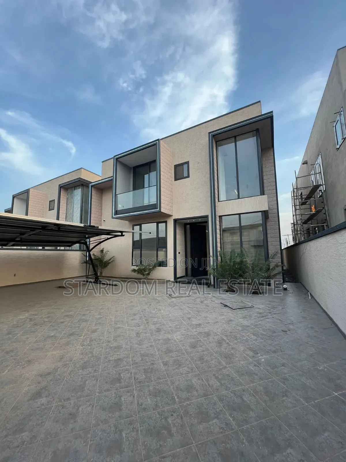 4bdrm Duplex in East Legon Hills, American House for sale