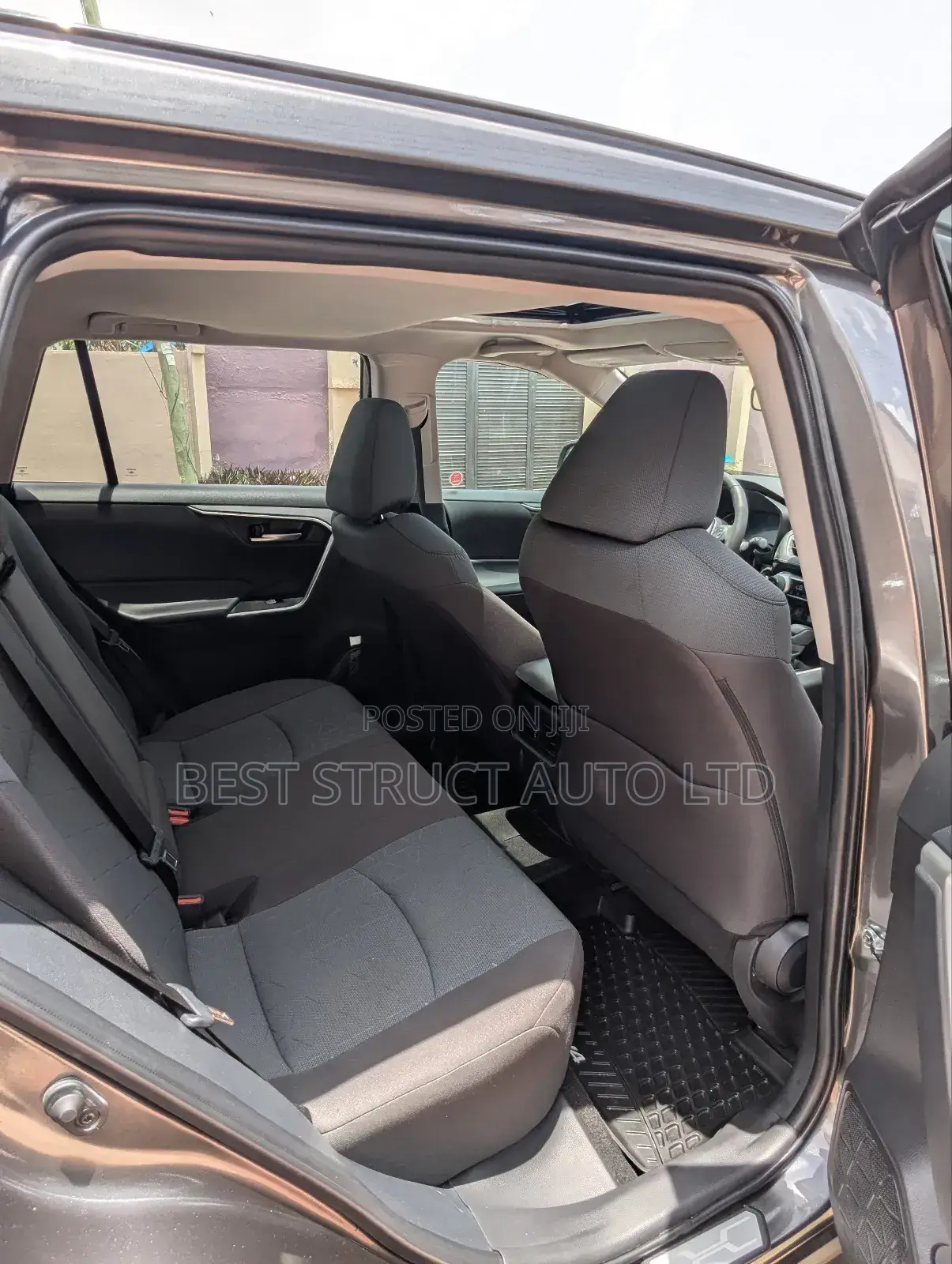 Toyota RAV4 XLE 2025 Gray