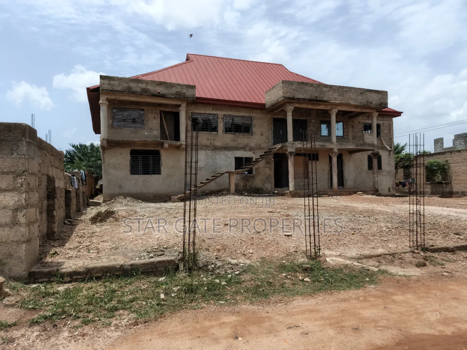 13bdrm House in Buoho Sasa, Kumasi Metropolitan for sale