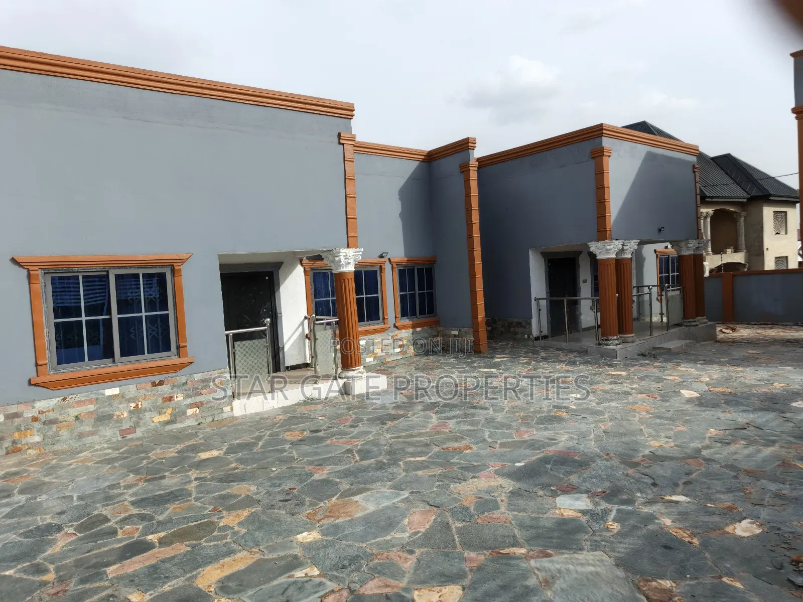 6bdrm House in Atimatim Maase, Kumasi Metropolitan for sale