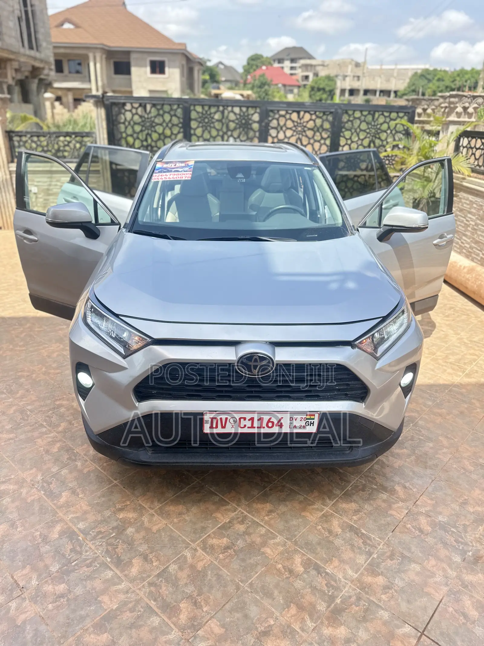 Toyota RAV4 XLE Premium FWD 2019 Silver