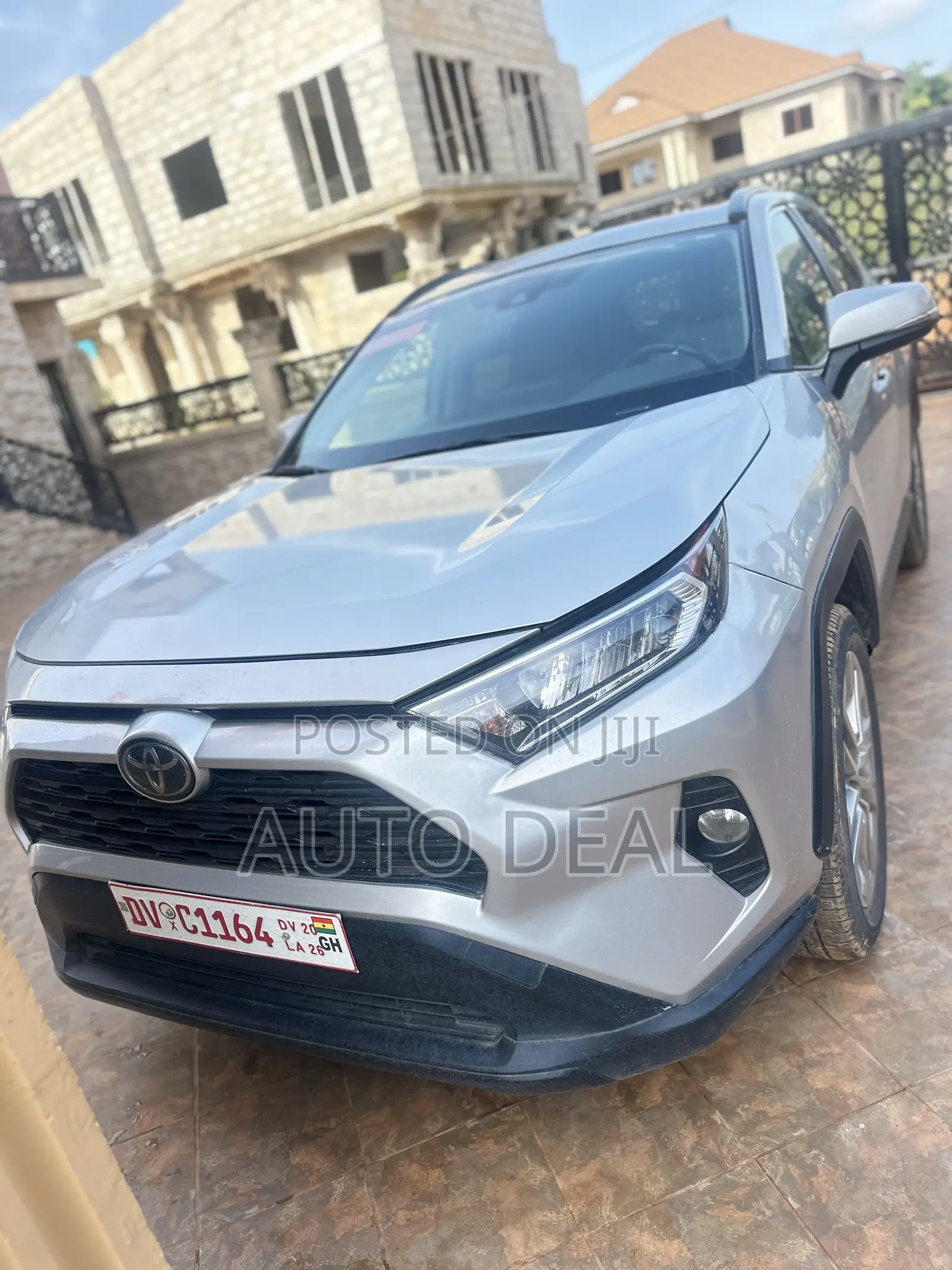 Toyota RAV4 XLE Premium FWD 2019 Silver