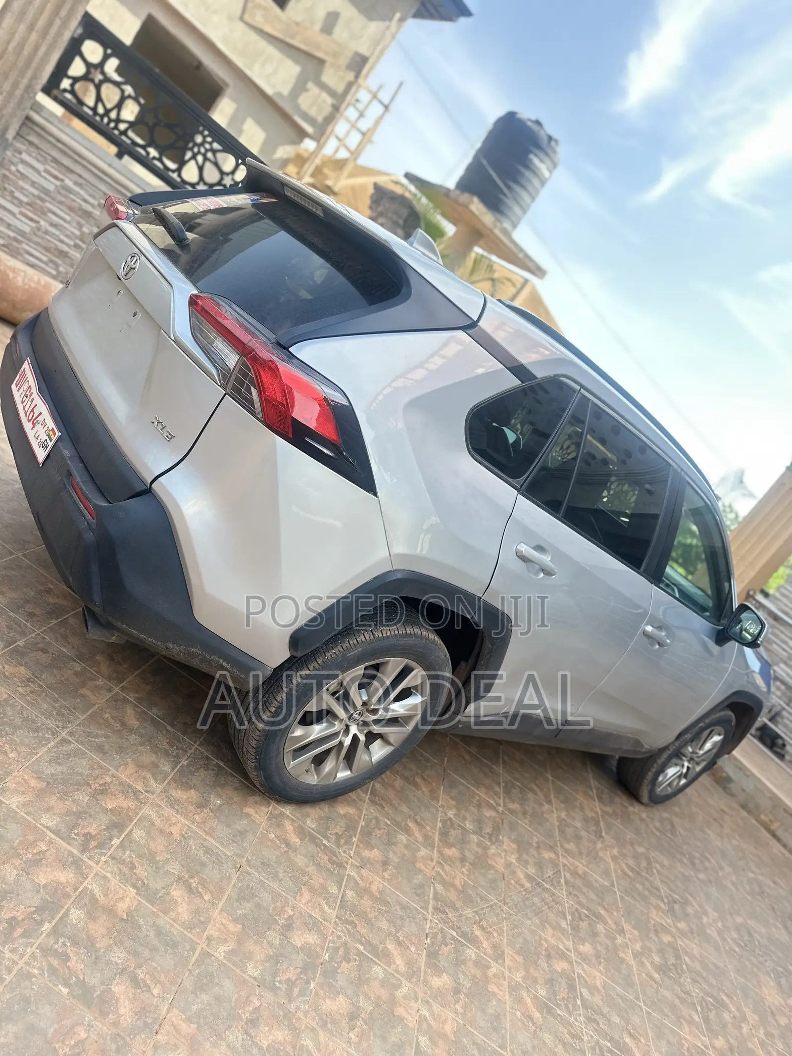 Toyota RAV4 XLE Premium FWD 2019 Silver