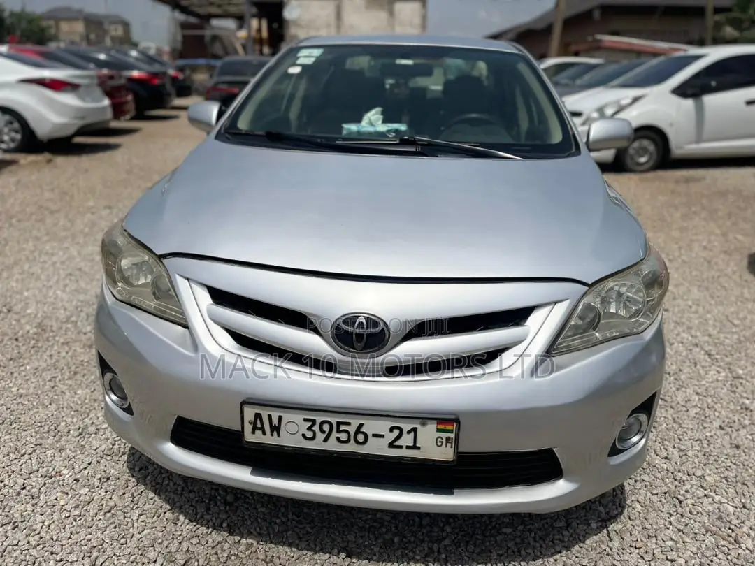 Toyota Corolla LE 4dr Sedan (1.8L 4cyl 4A) 2013 Silver