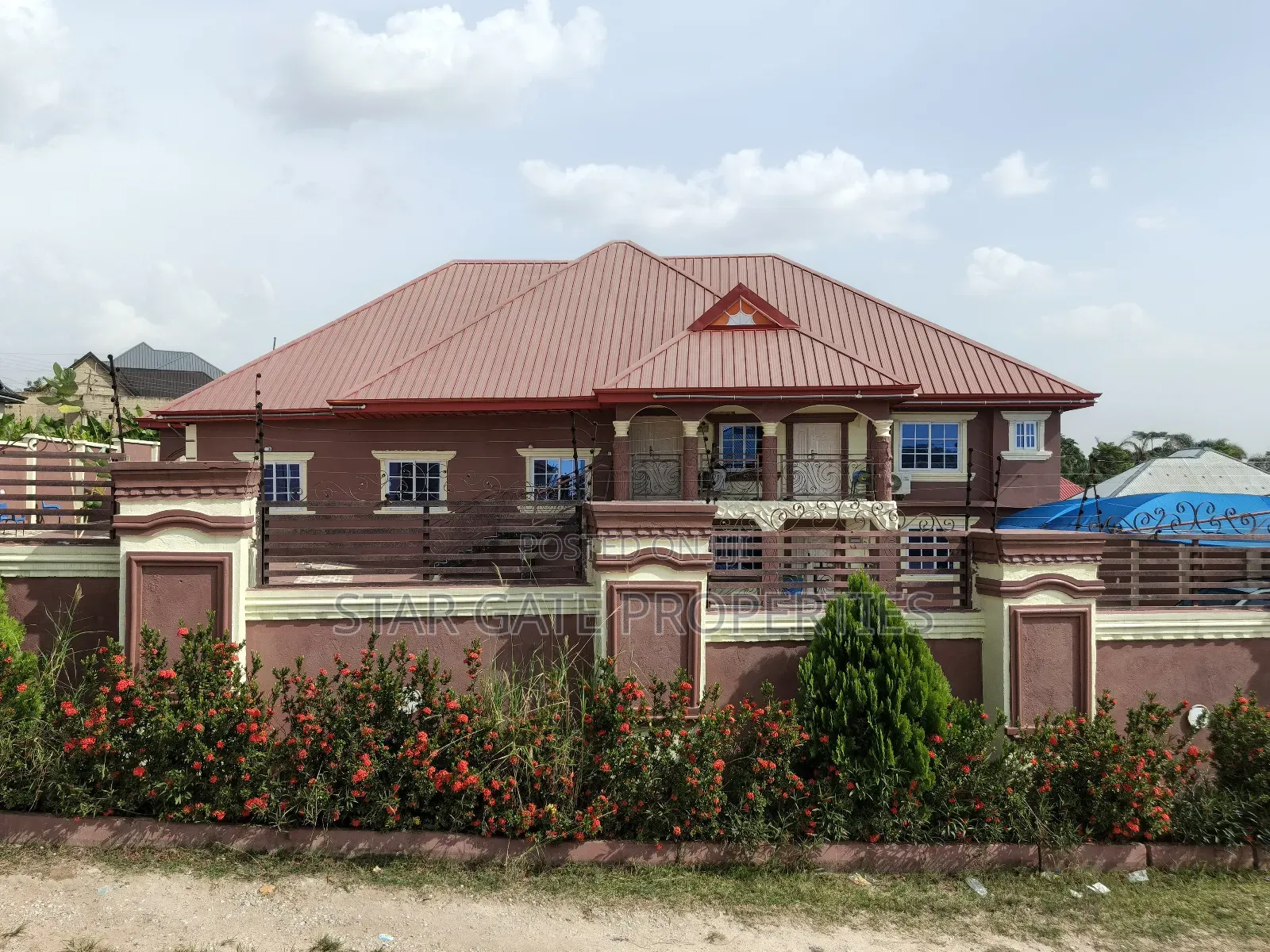 8bdrm House in Atimatim Adubinso., Kumasi Metropolitan for sale