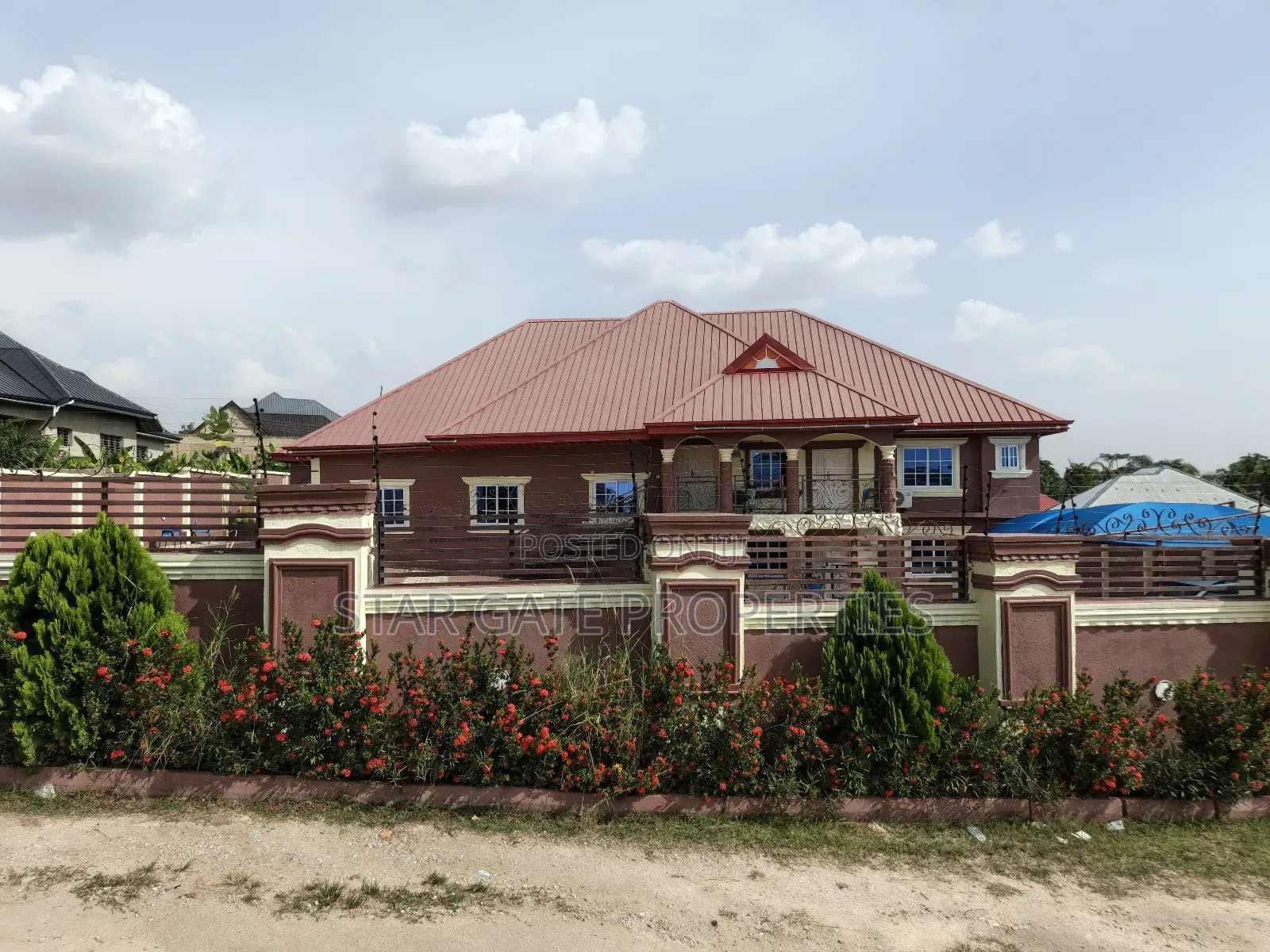 8bdrm House in Atimatim Adubinso., Kumasi Metropolitan for sale