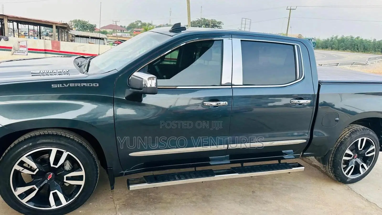 Chevrolet Silverado 2021 Green